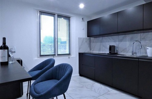 Tavernes Apartment | La Suite - Loft Spa - Love room in green Provence