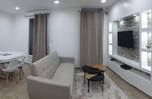 Chalon-sur-Saone Apartment | La Suite Marbella
