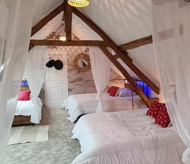 Thury House | La Taverne de la Zibetterie