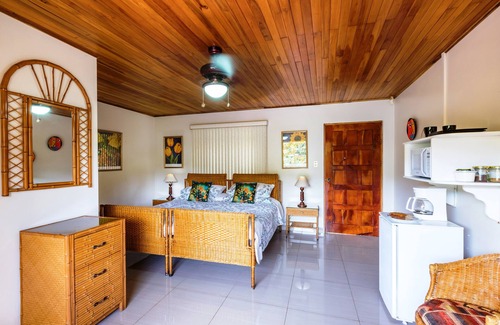 San Roque Bed & Breakfast | La Terraza Guest House B&B