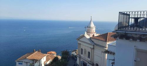 Raito House | La Terrazza di Anna