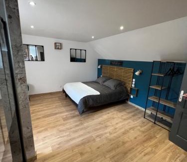 Eclans-Nenon Bed & Breakfast | La Tour Carrée