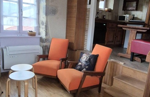 Saint-Cere Apartment | La Tour de St Céré, insolite en coeur de ville