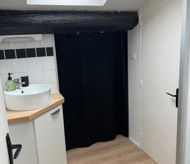 Grezieu-la-Varenne Apartment | La Tour Ronde