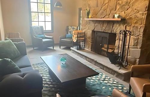 South Hill Hotel | La Tourelle Inn & Spa
