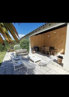 Saint-Georges-des-Coteaux Villa | La Villa Mer avec piscine
