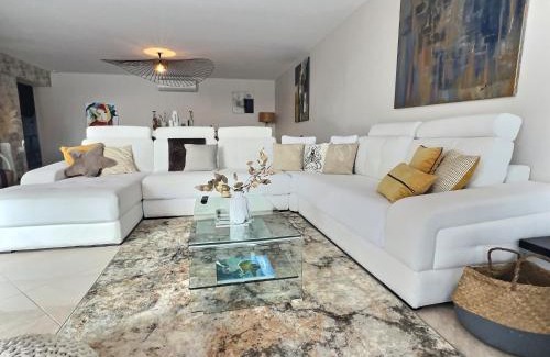 Roches Grises Villa | La Villa des Cistes au calme vue Étangs