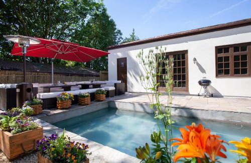 Olveston Villa | La Villa Olli -Natural pool & Hot tub