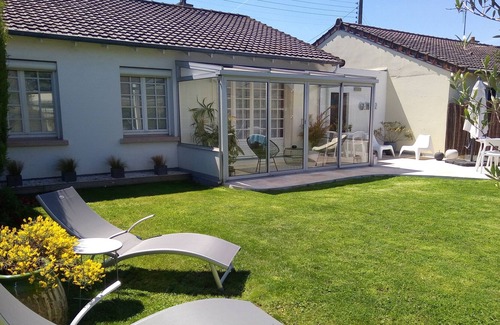 Joue-les-Tours House | LA VILLA POP: back to the 70s!