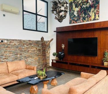 Angre Villa | La Villa Tahiba - un écrin de verdure à Cocody