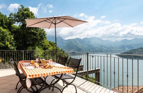 Parzanica House | La Villetta - Casa vacanze perfetta con giardino, vista lago e piscina