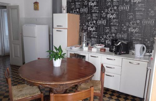 Compiano Apartment | La Vista Sul Castello