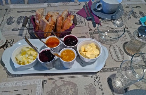 Saint-Antoine-l'Abbaye Bed & Breakfast | La Voureyline