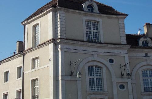 Commercy House | La Vue De Château