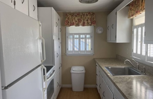 North Beach Haven Apartment | Labor Day Special. 9 nights for the price of 7. 8/30 to 9/8 Contact me via VRBO