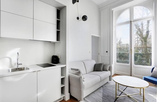 Grand Parc-Paul Doumer Apartment | Labruyère House - Royal Garden Suite