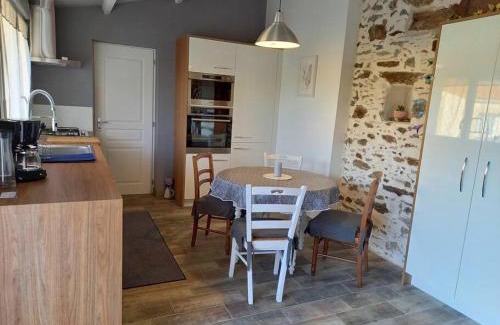 Saint-Lumine-de-Coutais House | Lac Grand Lieu : maisonnette au calme avec jardin