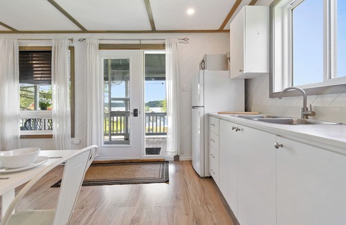 Northfield Cottage | Lac Heney 3BR w/Boat Launch Fishing-Friendly Cozy & Updated