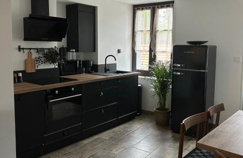 Meusnes House | LaCartePostale