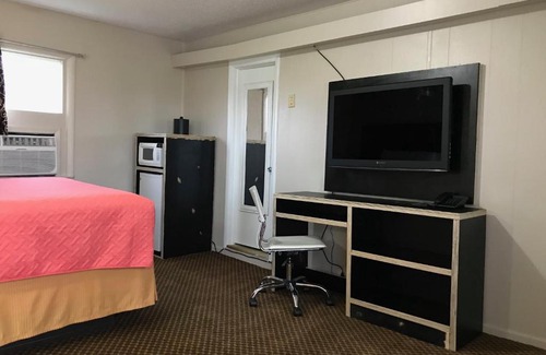 Knob Noster Hotel | Laci's Country Inn - Knob Noster