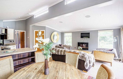 Congleton Ski Chalet | Ladera Luxury Lodge 3