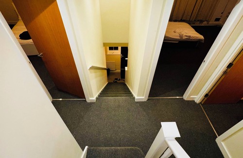 Peterborough House | Lady Charlotte house is suitable for workers and large families for vacation