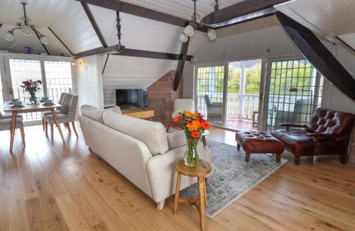 Horton House | Lady Of The Lake