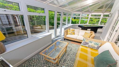 Croyde House | Ladywell Croyde - Super stylish large home with pool table, woodburner, pizza oven and Hot Tub Option, Sleeps 12