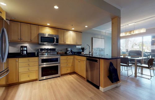 Village North Apartment | LAGOONS 20 | Village location | Rare 5BDR Condo With Private Hot Tub |