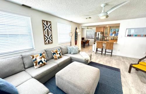 Redington Beach House | Laguna Azul - Sleeps 8 + Heated Pool + Walk to Beach