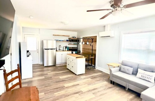 Laguna Beach House | Laguna Beach Bungalow|Sleeps4|Patio|Steps to the sand!