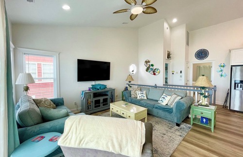 McCutcheon Field House | Laguna East #158 - 4 BD Oceanfront Home w/Direct Beach Access!