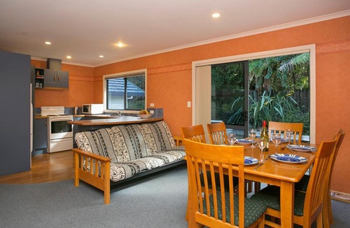 Taupo House | Laid Back on Lakewood - Taupo Holiday Home