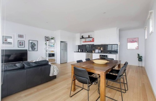 Brunswick Apartment | Laidback Lygon A Two Storey Inner City Oasis