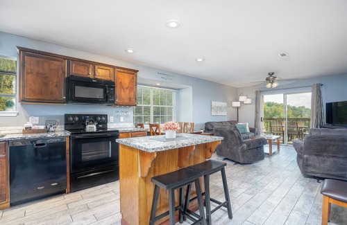 Indian Point Condo | Lake Access | No Stairs | Pool + Nature Trails