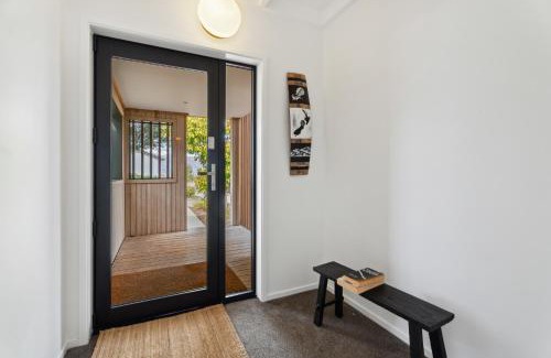 Queenstown House | Lake and Mountain Views - Central Queenstown