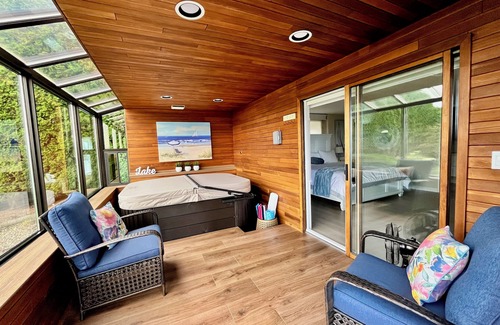 West Kelowna Estates Bed & Breakfast | Lake and the City Bed and Breakfast