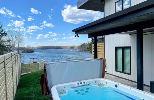 Bumpass House | Lake Anna Luxury Lakefront, Beach, Pool & Hot Tub