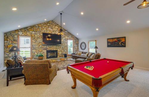 Louisa House | Lake Anna Retreat with Dock Access Boating and BBQs!