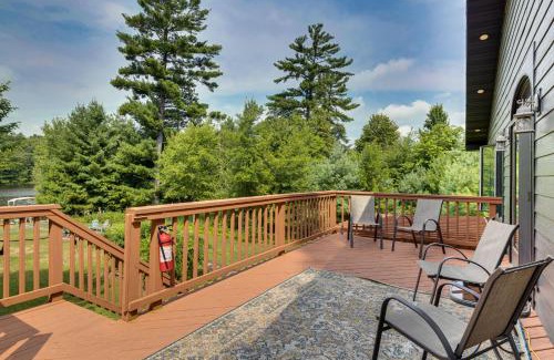 Neillsville House | Lake Arbutus Cabin Private Dock and Pontoon Rental!