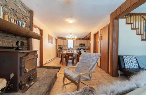 Lake Ariel House | Lake Ariel: Families, Sauna, KING Bed, BBQ Firepit, Pool, Outdoor Kitchen