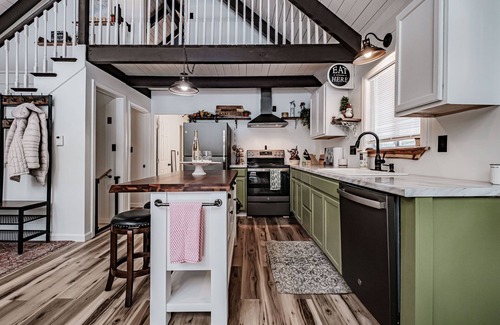 Lake Arrowhead Cottage | Lake Arrowhead Waterfront Cottage