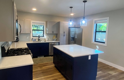 Beachwood-Bluffton House | Lake Breeze Cottage 6 beds w AC, hot tub near Lake Michigan beach and The Deck.