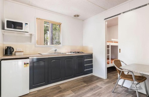 Hoffman Ski Chalet | Lake Brockman Tourist Park - Cabin