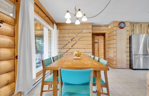 St-Adolphe-d'Howard Ski Chalet | Lake Cabin - 4BR with private SPA, wifi and babyfoot