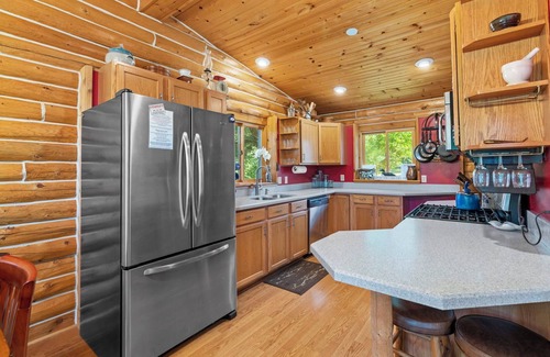 Oxford Cabin | LAKE Cabin, KING BED, 25 min to Dells, large yard!