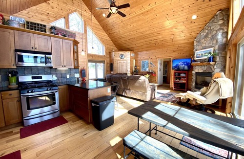 Sauk Centre Cabin | Lake Cabin with stunning view and cozy vibes!