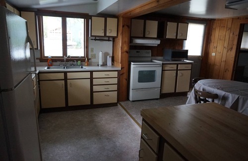 Swanton Cottage | Lake Champlain Shoreline Cottage - Maquam Shore, Town of St. Albans.
