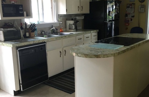 Town of Beekmantown Cottage | Lake Champlain Waterfront, beach, quiet private road