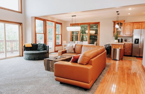 Sloans Valley House | Lake Cumberland Ohana. Kid friendly, best views, hot tub.